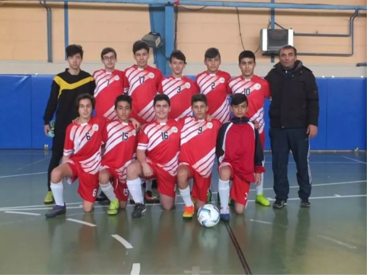 Bozüyük\'te Futsal Şampiyonu M. Akif Ersoy Ortaokulu Oldu