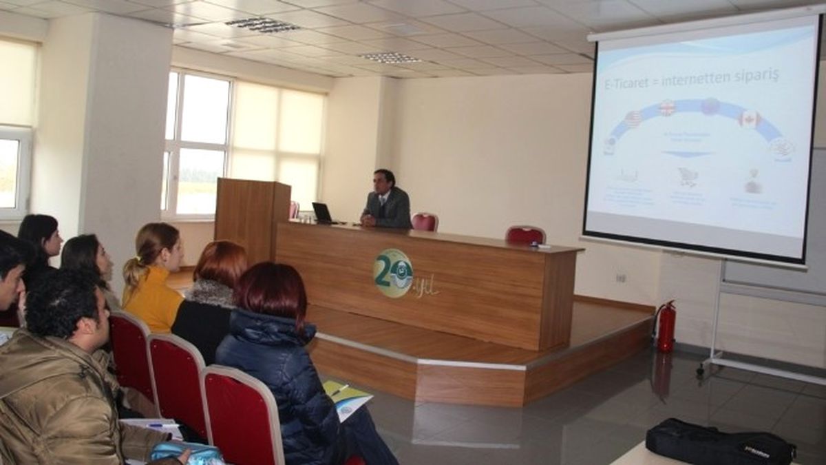Burhaniye\'de E-ticaret Konulu Seminer Düzenlendi