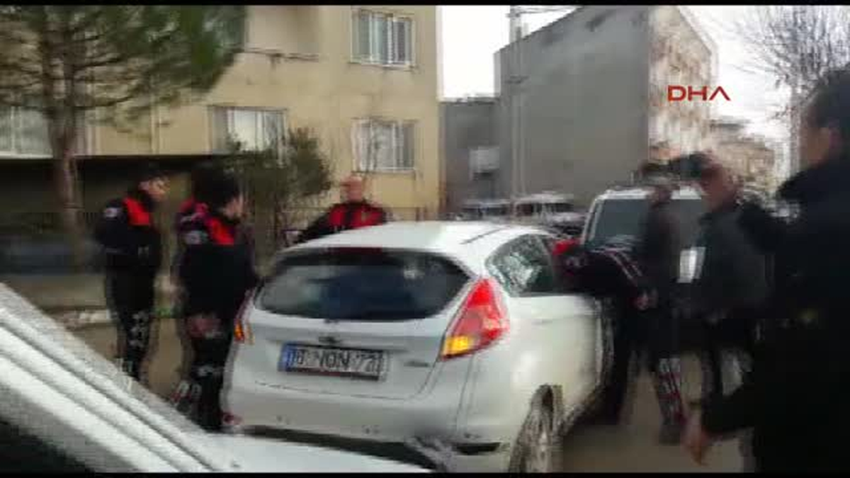 Bursa Polise Ateş Açan Hırsızlık Şüphelileri Kovalamacada Yakalandı
