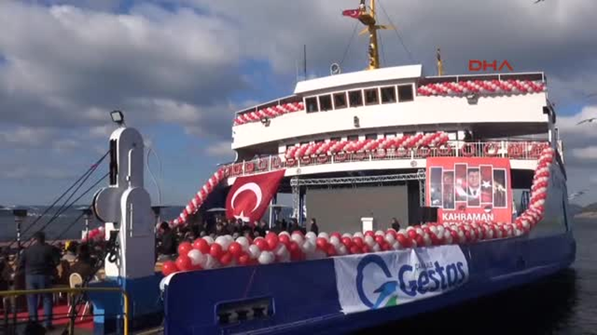 Çanakkale Şehit Astsubay Ömer Halisdemir\'in Ismi Arabalı Vapura Verildi