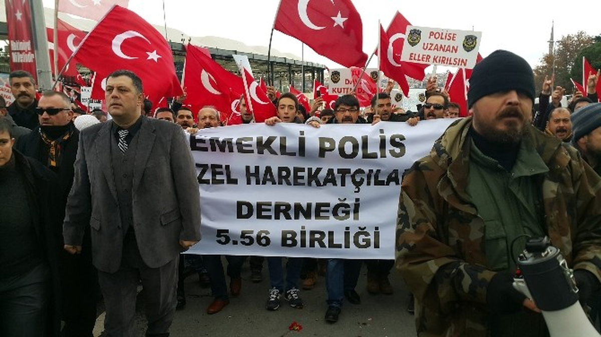 Emekli Özel Harekatçılar Şehitler Tepesi\'nde Teröre Lanet Yağdırdı