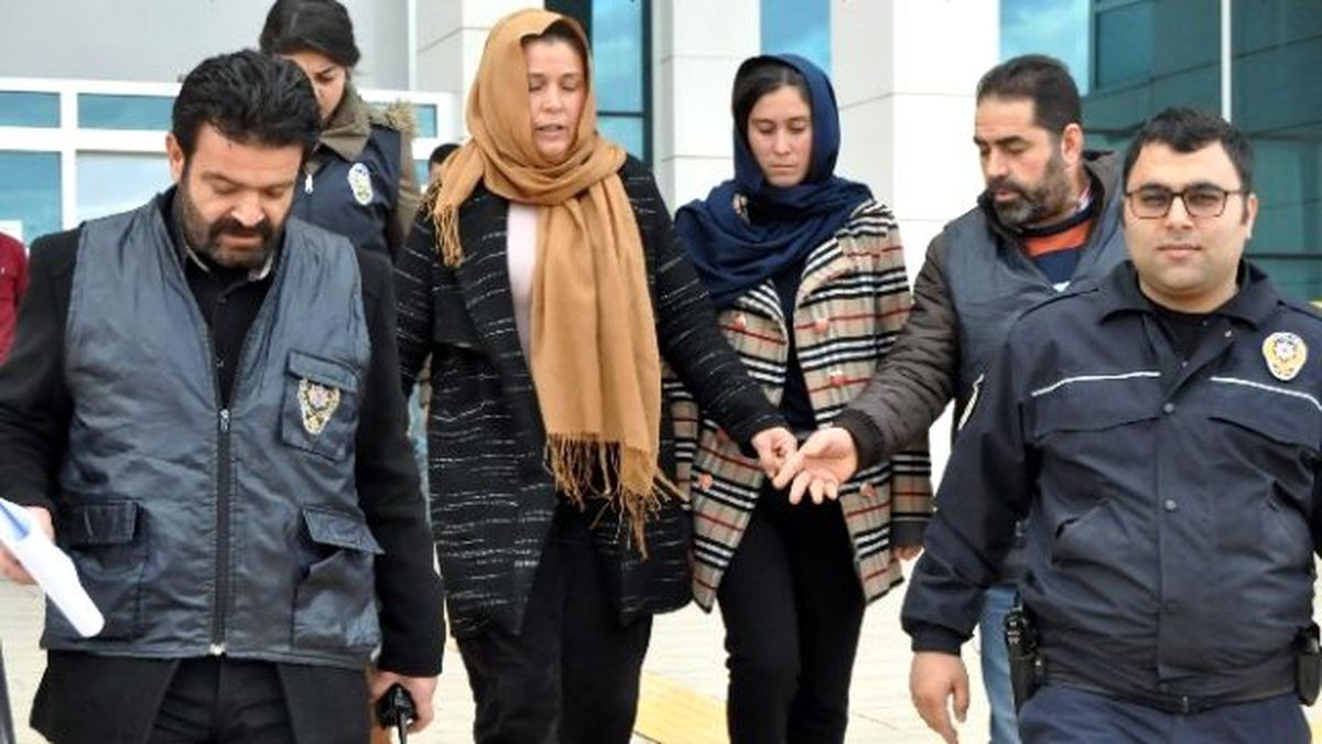 Ev Sahibi Kadının Ağzını Kapatarak Odaya Kilitlediği İddia Edilen 2 Hırsızlık Zanlısı Kadın, Polise...
