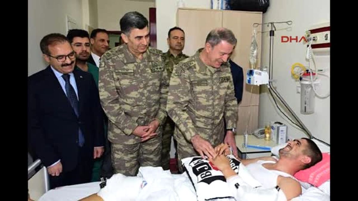 Gaziantep Genelkurmay Başkanı Akar\'dan Yaralı Askerlere Ziyaret