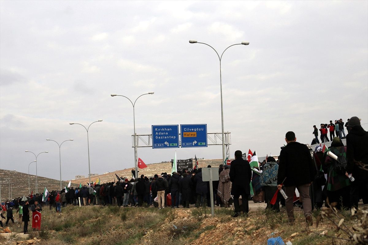 Halep\'e Yol Açın" Kampanyası