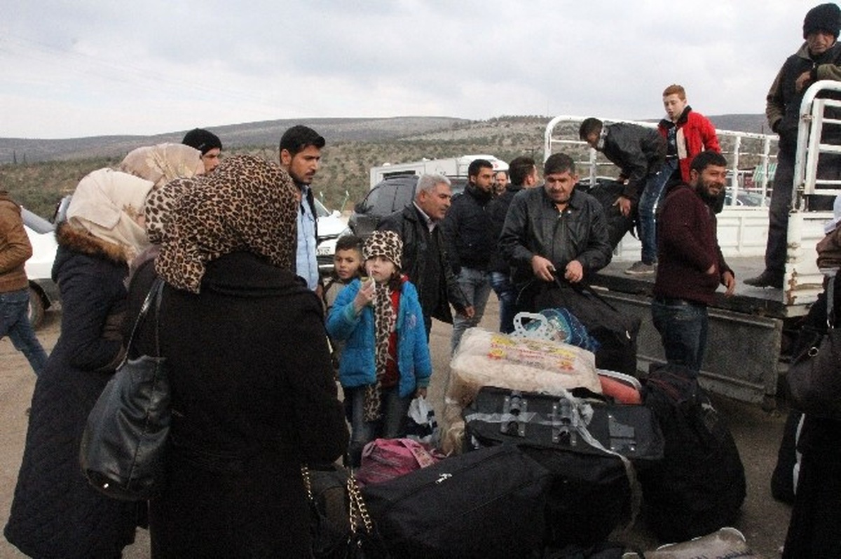Halep\'ten Tahliye Edilen Suriyeliler, Saldırıların İdlib\'e Yöneleceğinden Endişeli