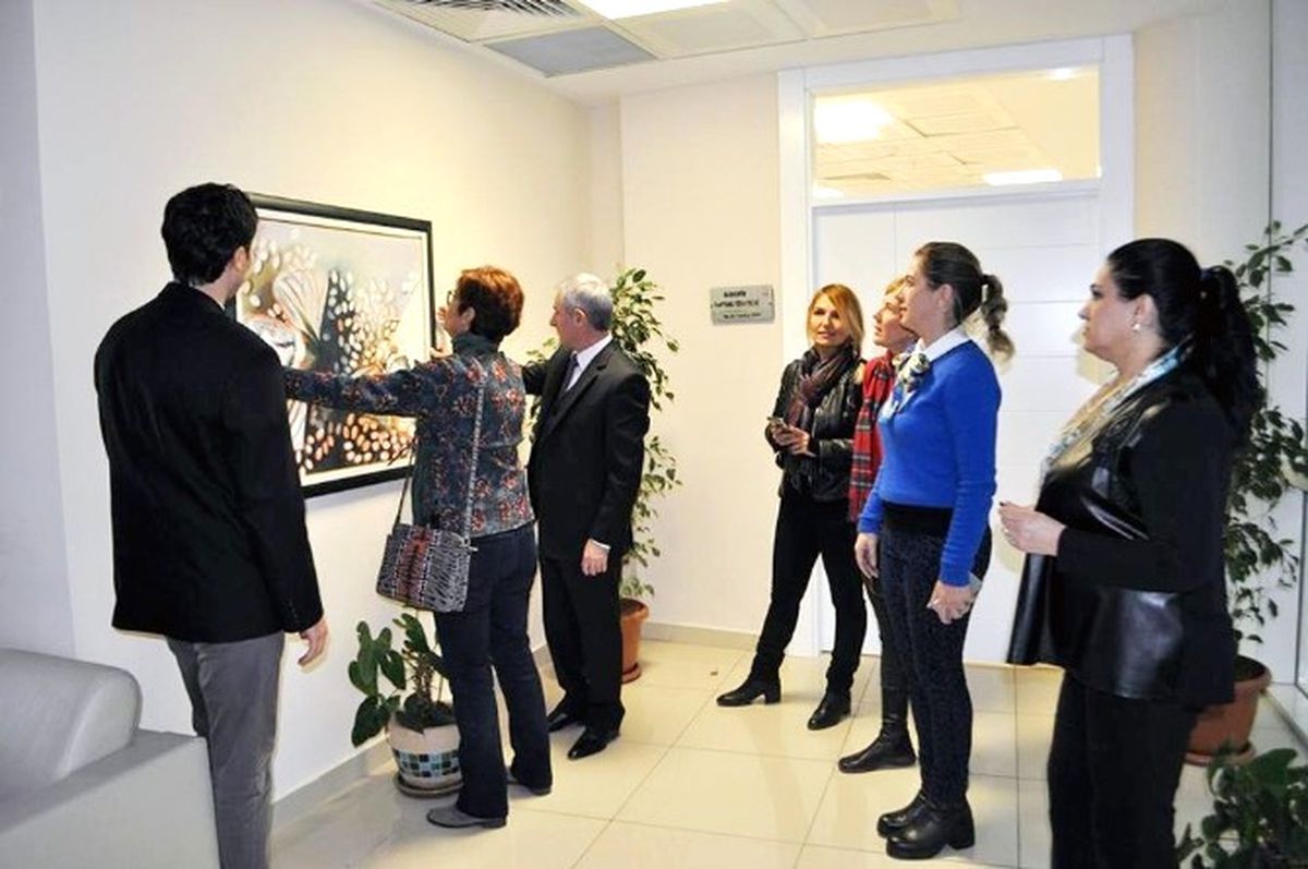 Hastane Duvarlarını Kadın Ressamlar Süslüyor