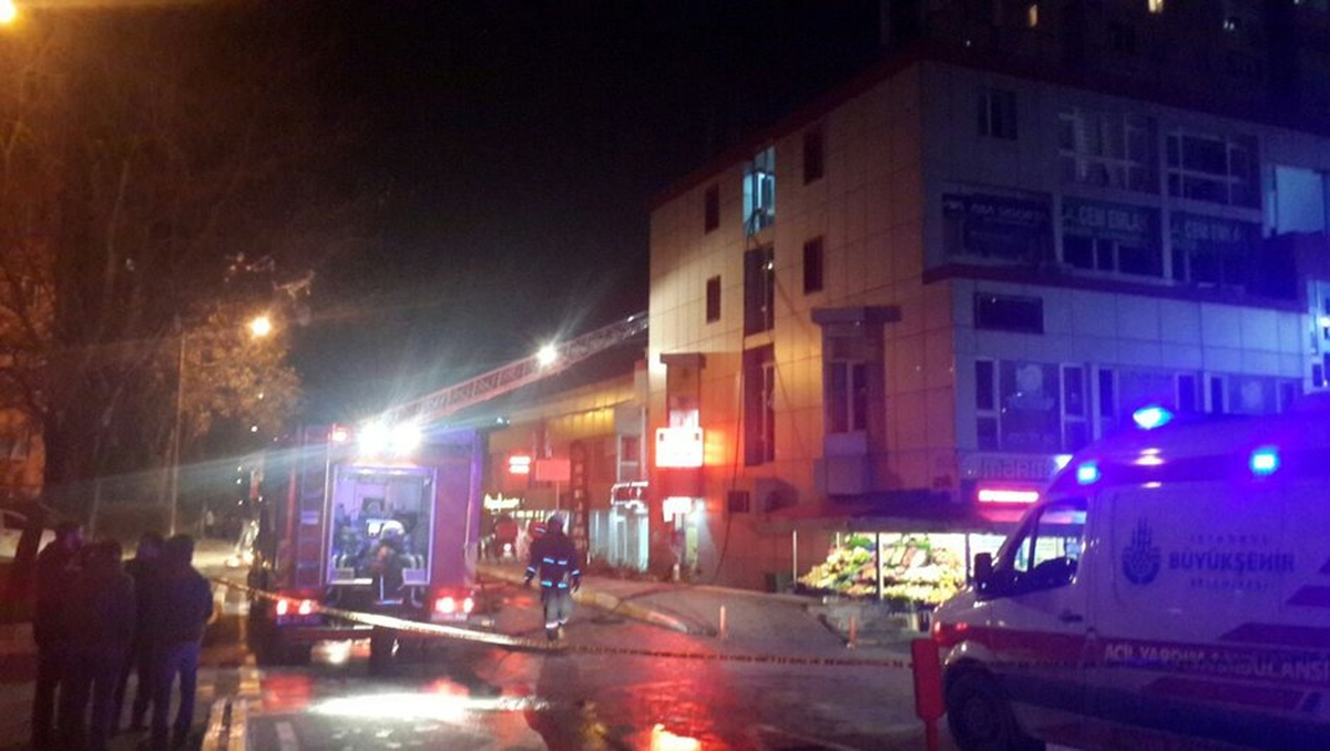 Hdp Beylikdüzü İlçe Binası\'na Saldırı Sonrası Patlama (1)