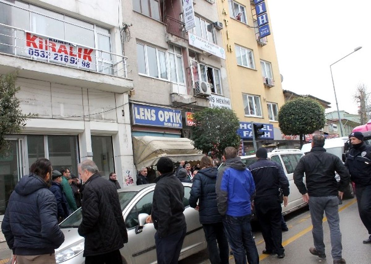 Hdp Binası Önünde Terör Tepkisi