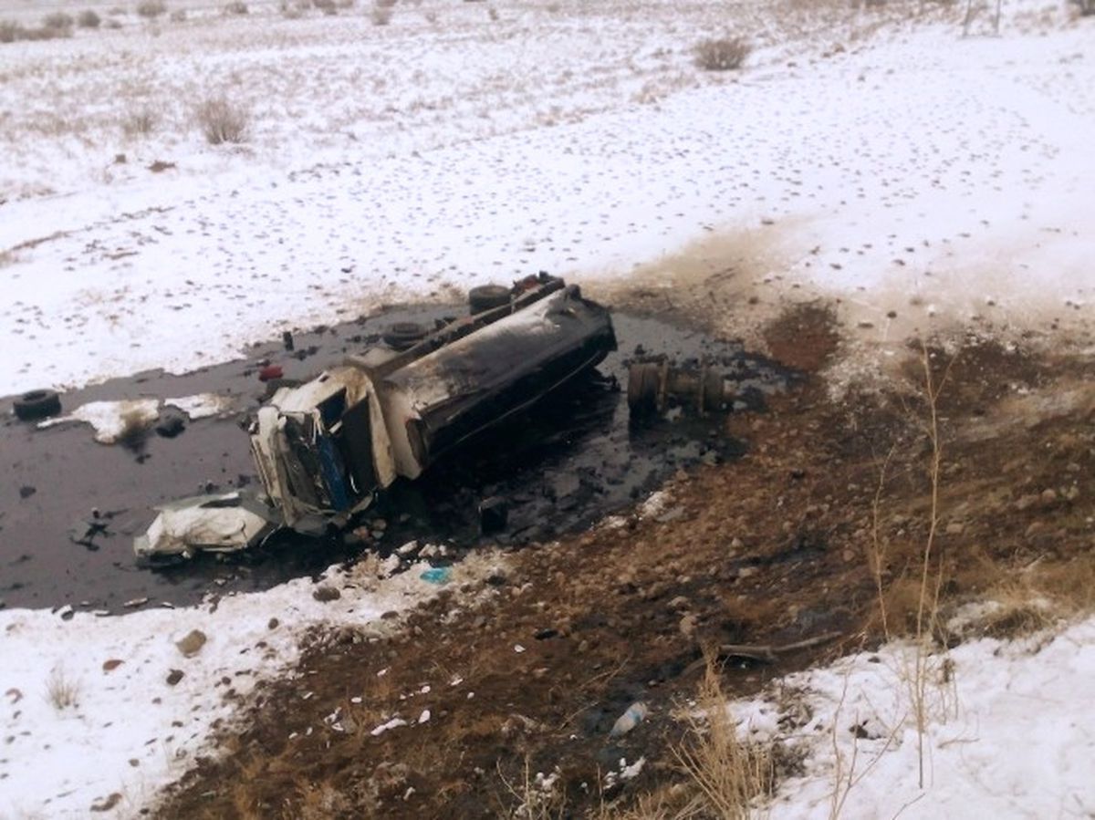 Iğdır\'da Tanker Devrildi: 1 Ölü 2 Yaralı