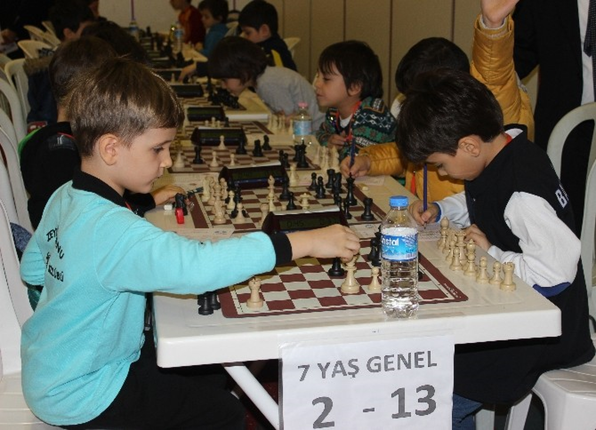 İhlas Koleji\'nde Düzenlenen Santranç Turnuvası Başladı
