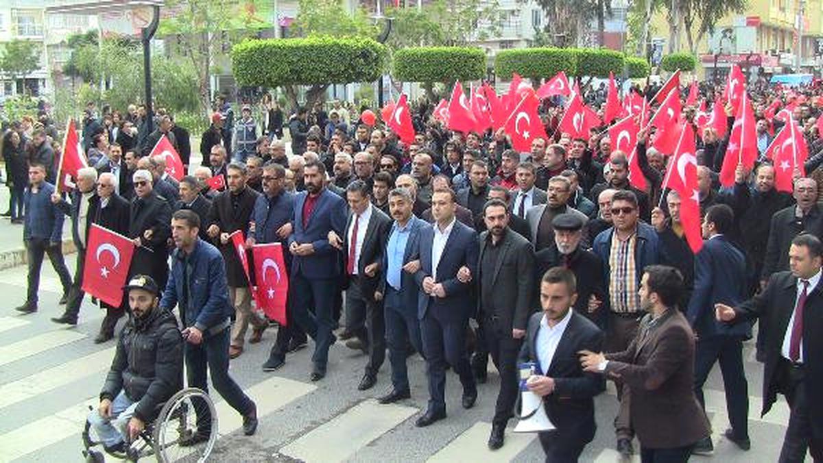 İskenderun\'da Ülkücülerden Teröre Tepki Yürüyüşü