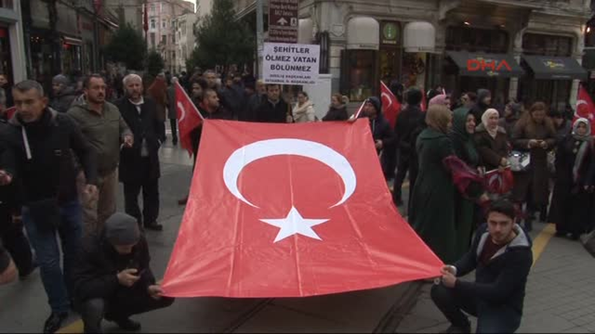 Istiklal Caddesi\'nde Kayseri\'deki Terör Saldırısına Protesto