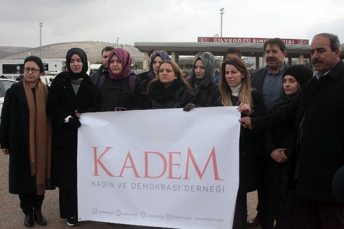 Kadem Halepli Kadın ve Çocukların Yanında