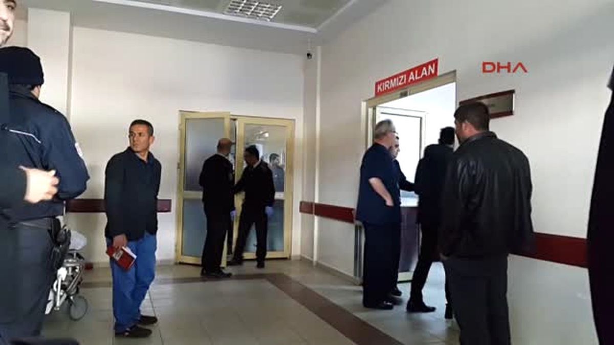 Kahta\'da Araç Parkı Kavgası 2\'si Polis 4 Yaralı