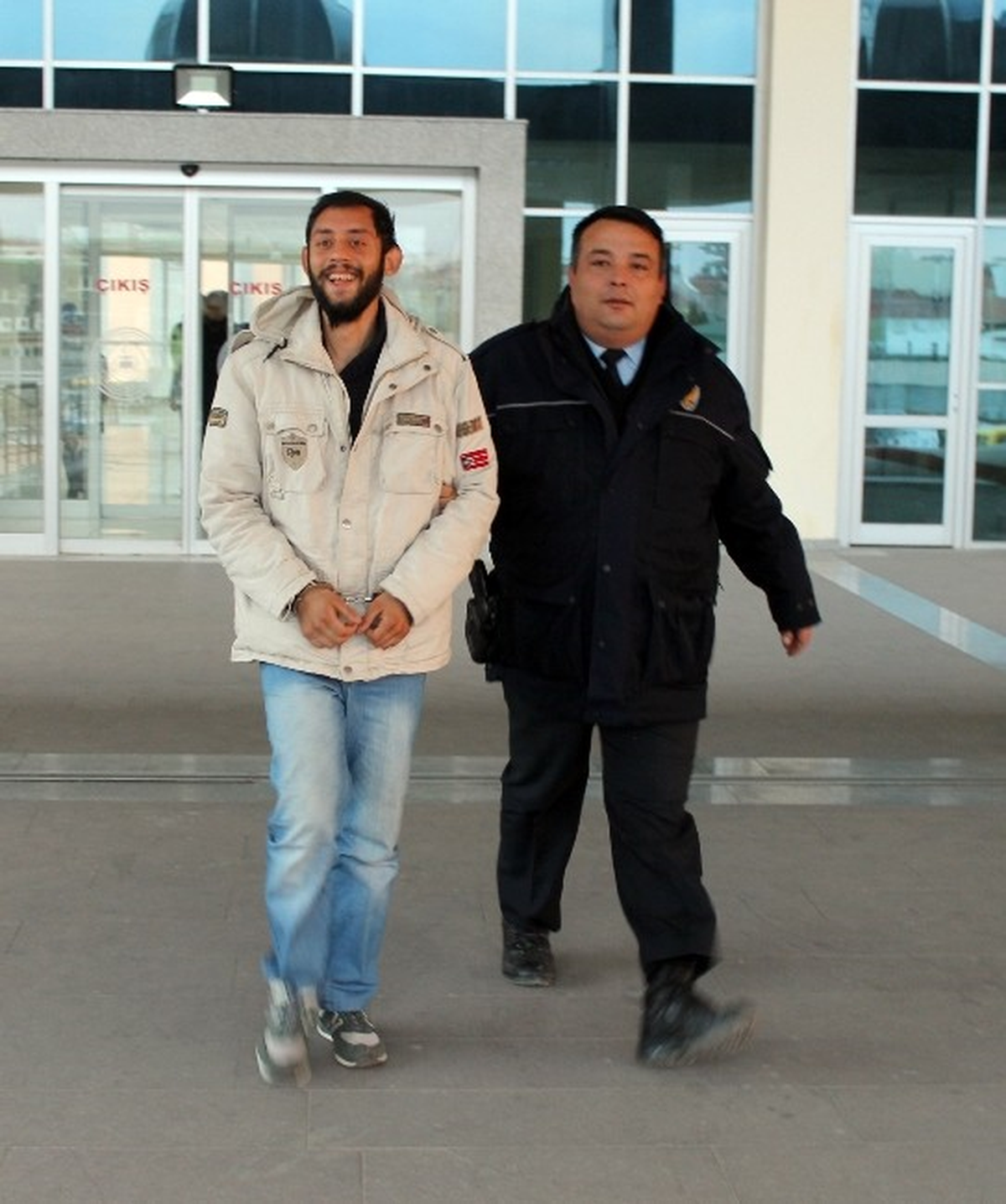 Katil Zanlısı, Olay Sonrası Kameralara Gülümsedi