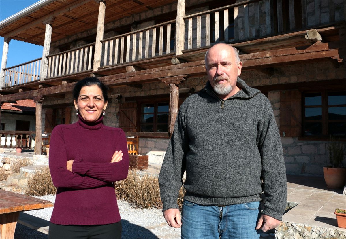 Köy Evini Restore Eden Arkeologlar Turizmci Oldu