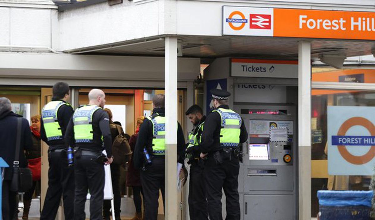 Londra\'da Tesettürlü Kadına Saldırı