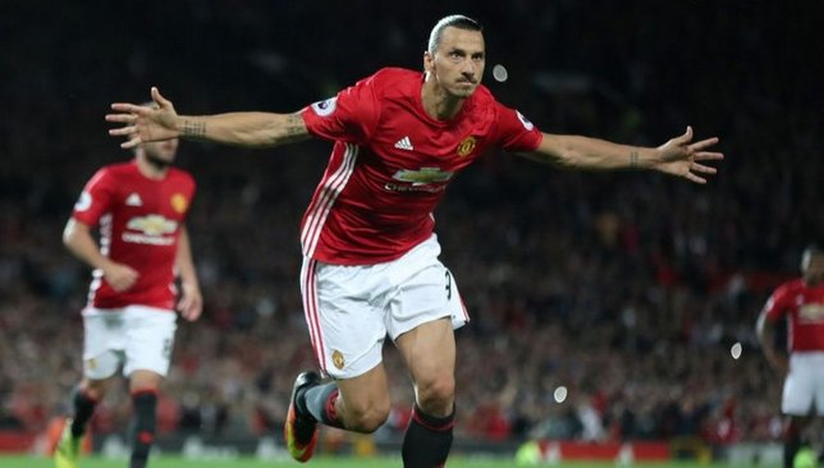 Manchester United, Ibrahimovic ile Güldü