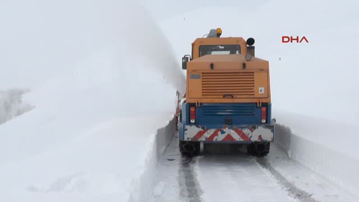 Muş\'ta Karda Mahsur 62 Hasta Kurtarıldı