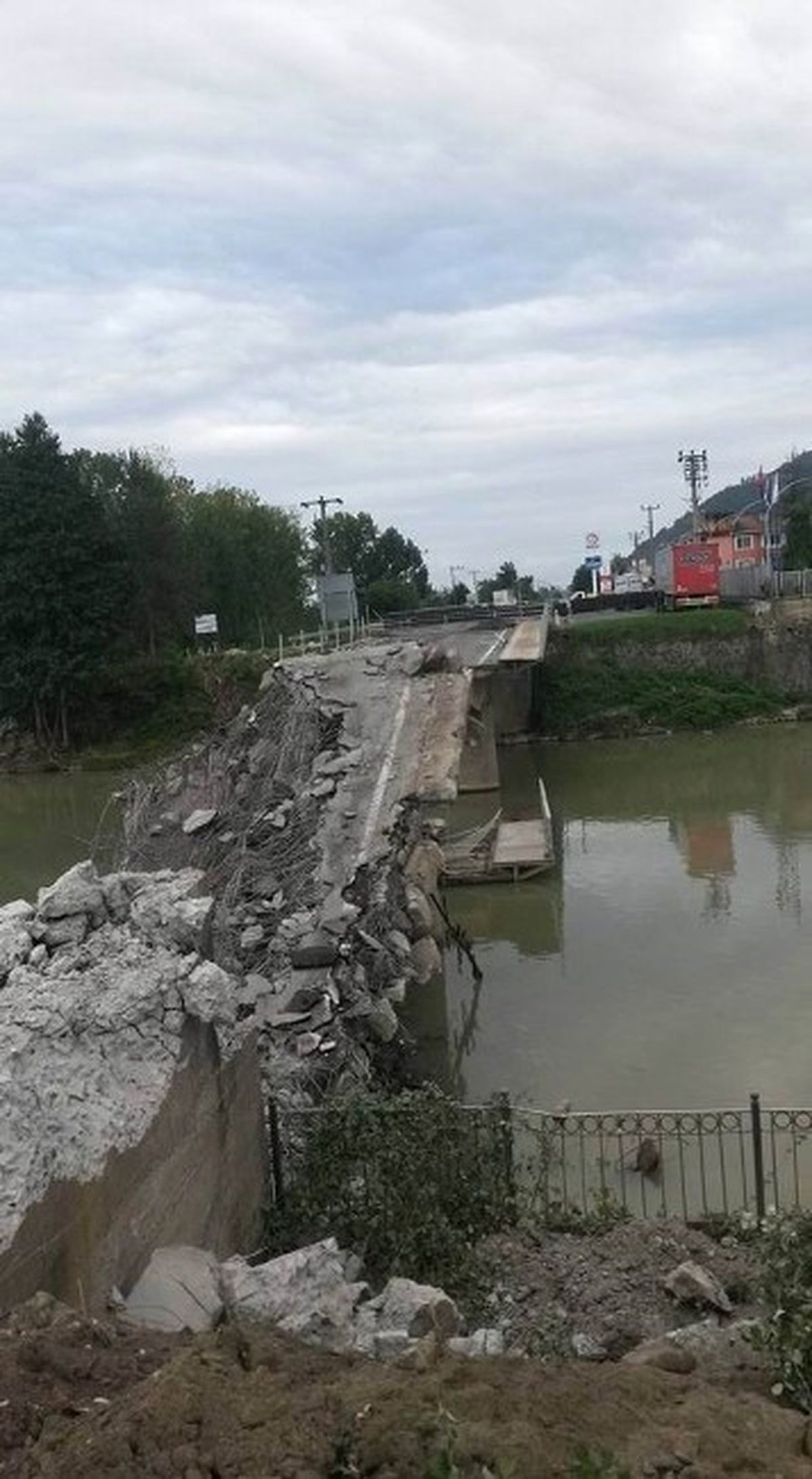 Perşembe Köprü Bekliyor