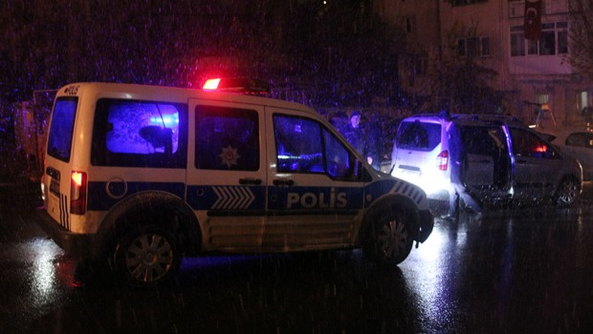 Polisin Dur İhtarına Uymayan Şüpheliler Polise Ateş Açtı