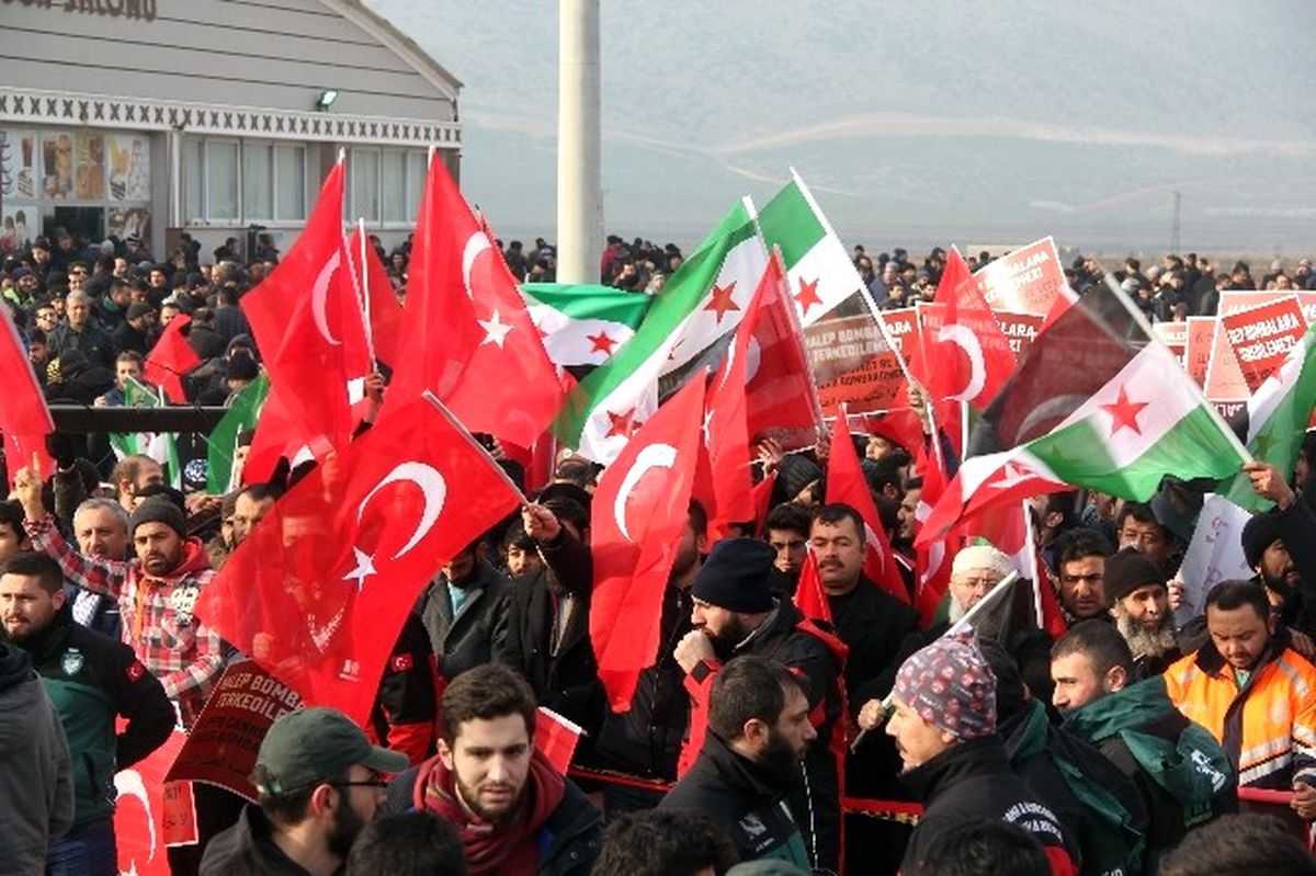 Reyhanlı\'da Buluşan Binlerce Kişi Halep\'teki Katliama \'Dur\' Dedi