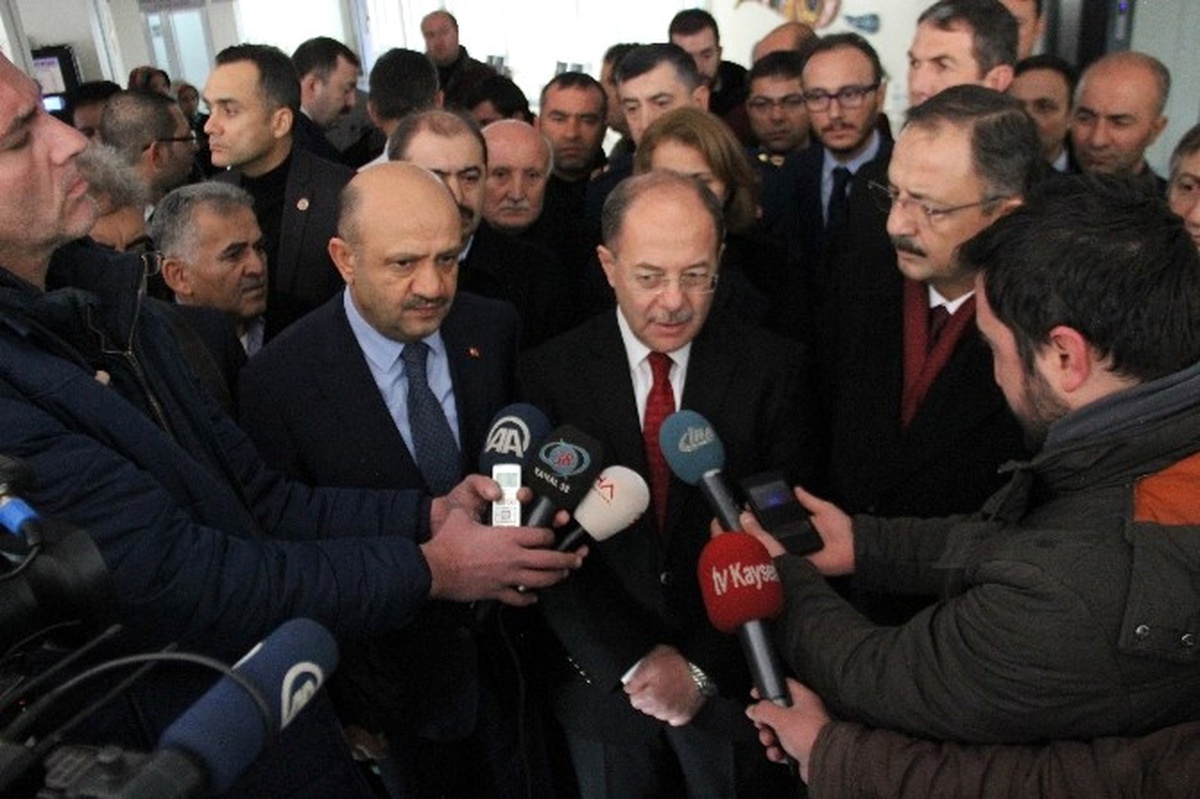Sağlık Bakanı Akdağ, Yaralı Askerleri Ziyaret Etti