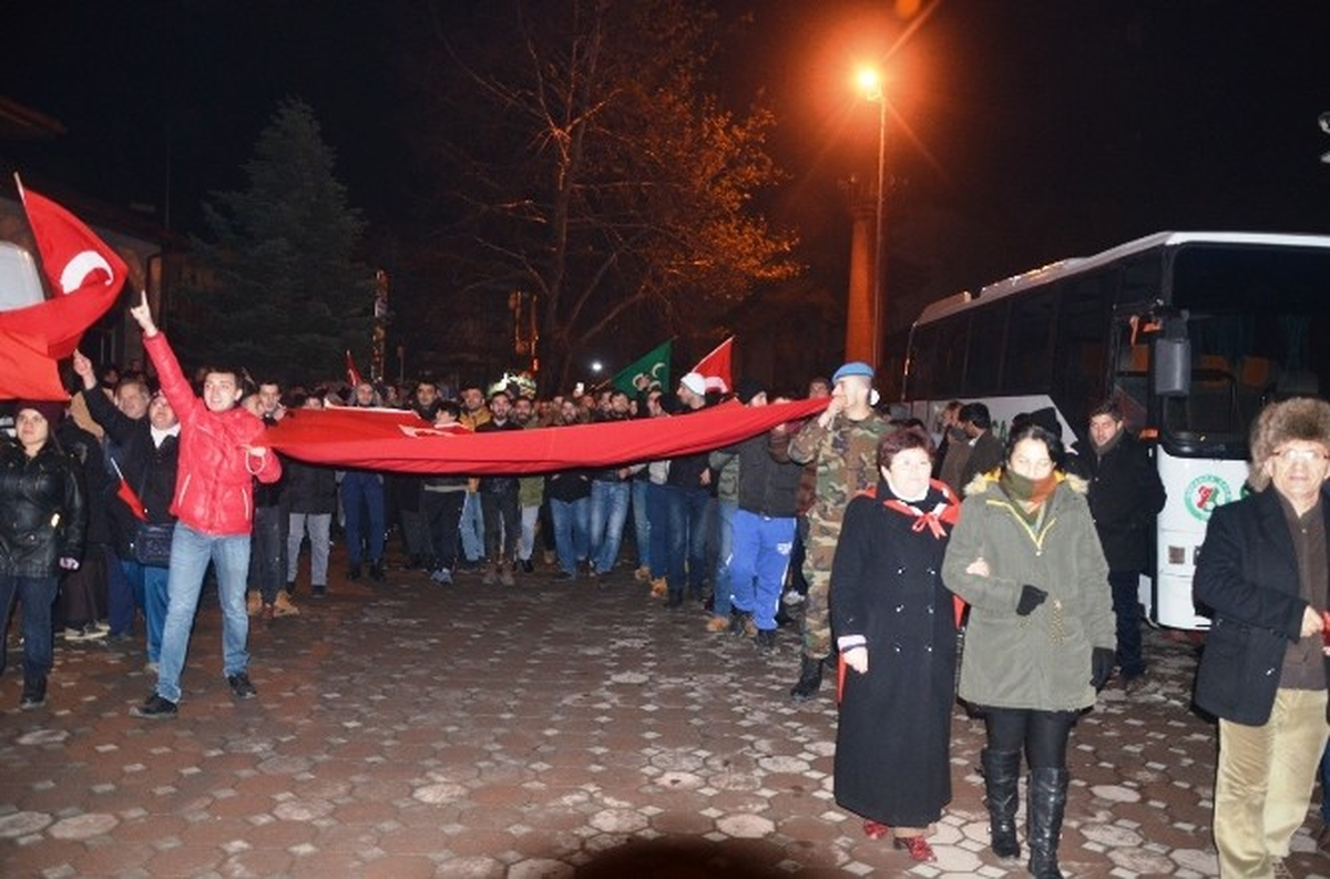 Sapanca\'da Teröre Tepki Yürüyüşü Gerçekleşti