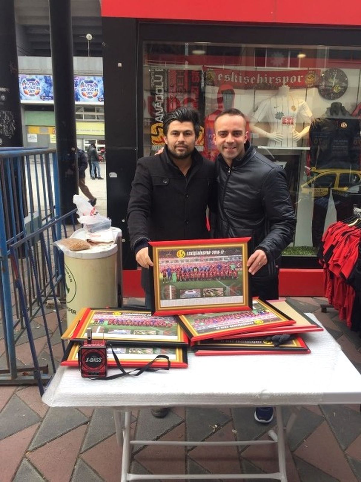 Semih Şentürk, Diriliş Takvimi\'nin Satış Standında