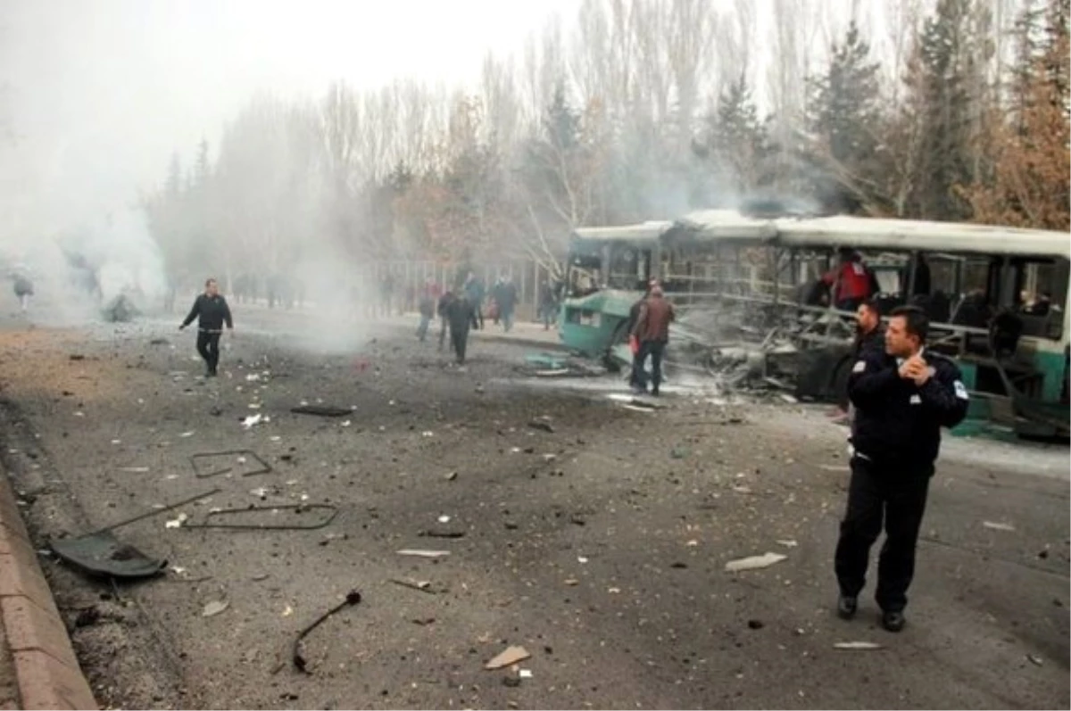 Kayseri\'de Çarşı İznine Çıkan Askerlere Bombalı Araçla Saldırı: 13 Şehit, 55 Yaralı