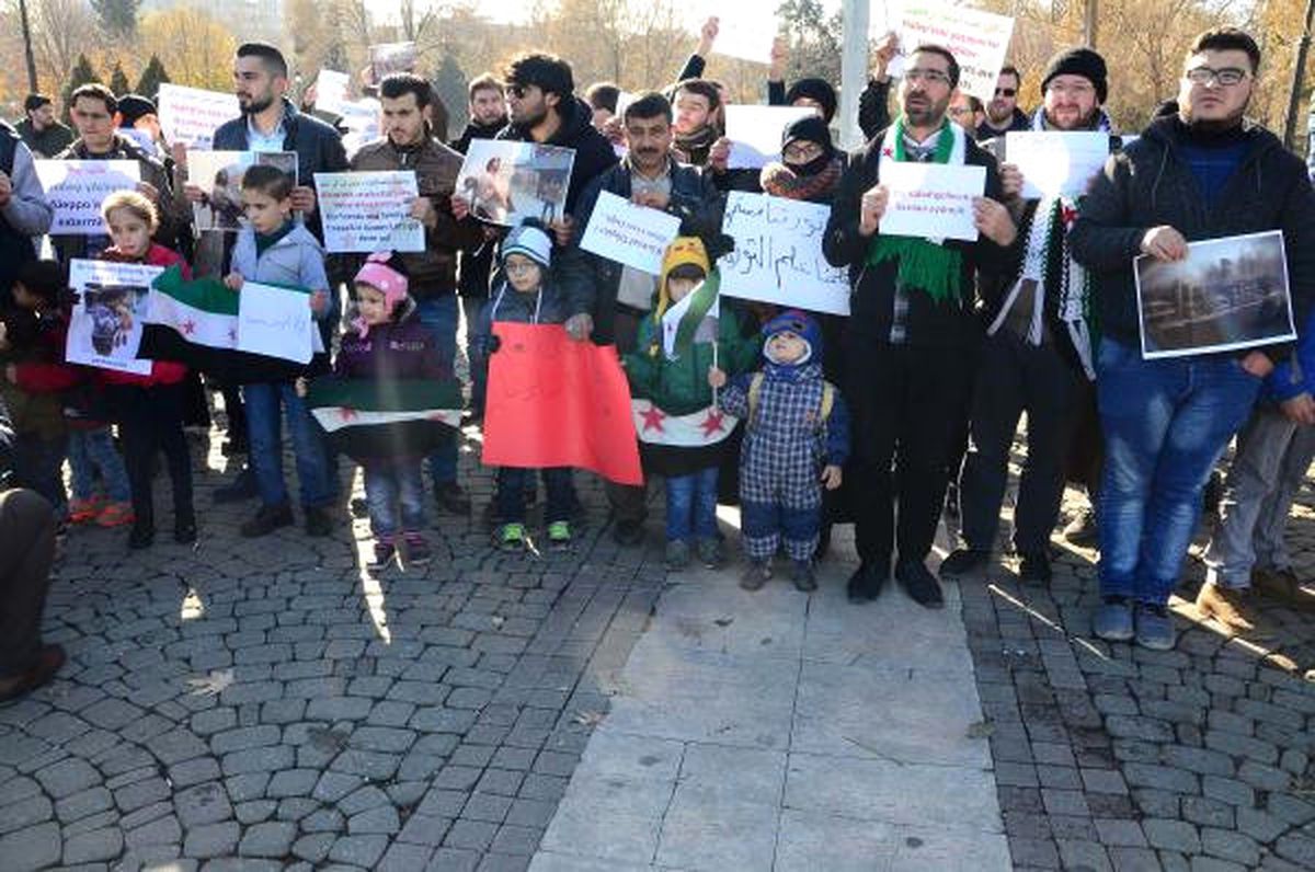 Suriyelilerden Halep Protestosu