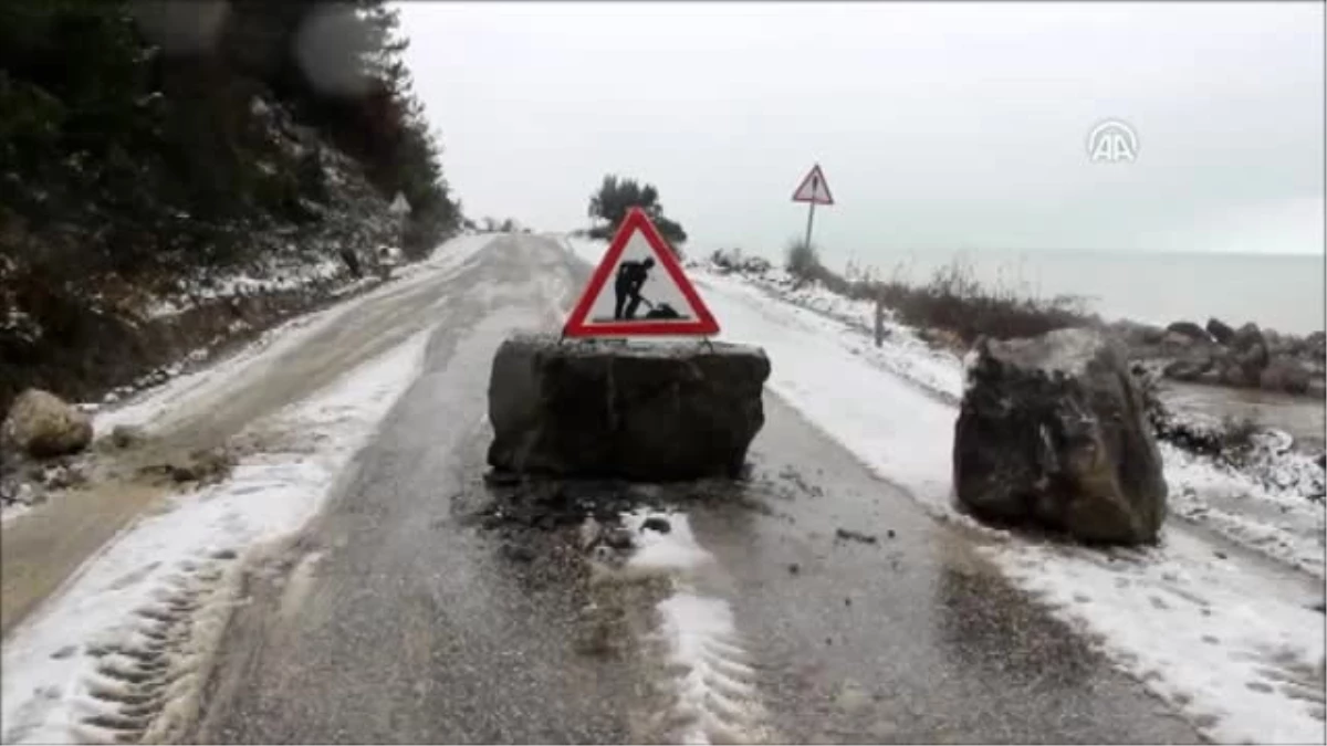 Türkel-Çatalzeytin Karayolunda Heyelan