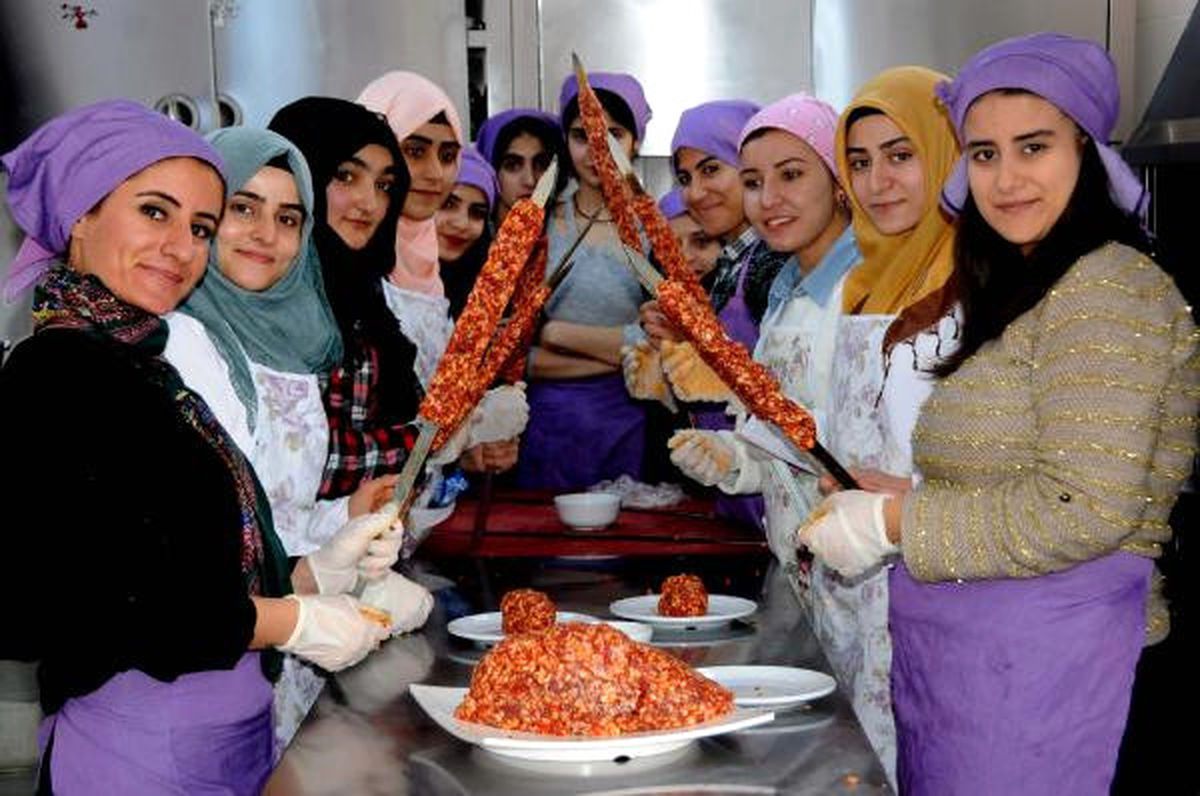 Van\'da Kadın Kebap ve Döner Ustaları Yetiştiriliyor