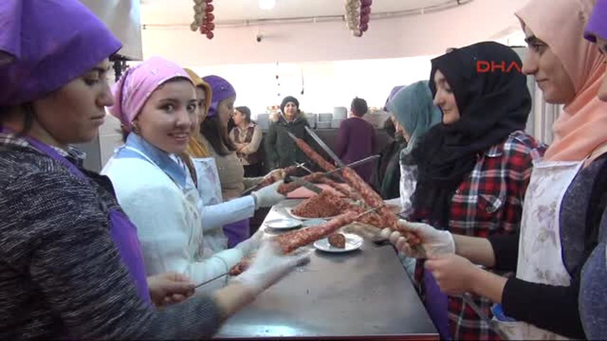Van\'da Kadın Kebap ve Döner Ustaları Yetiştiriliyor