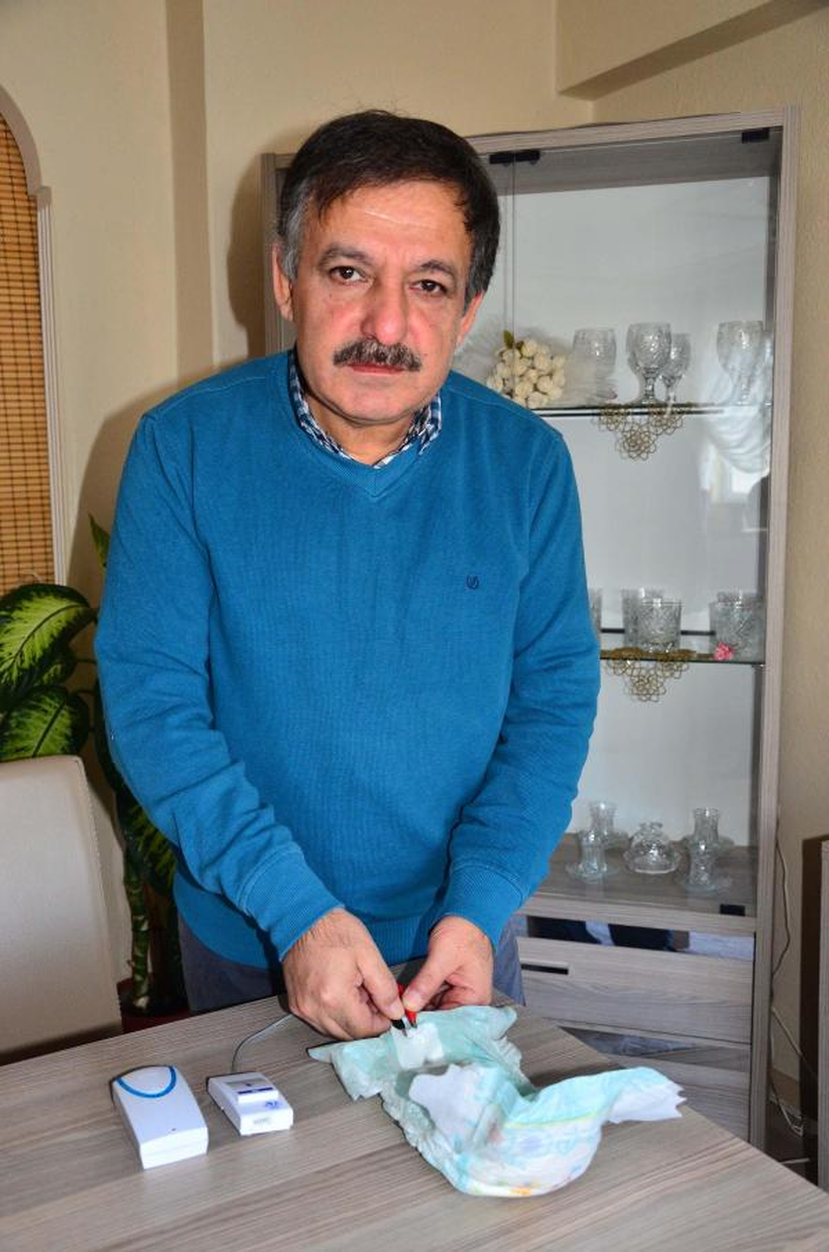 Yatalak Hasta ve Bebekler İçin Islaklık Alarmlı Bez Yaptı