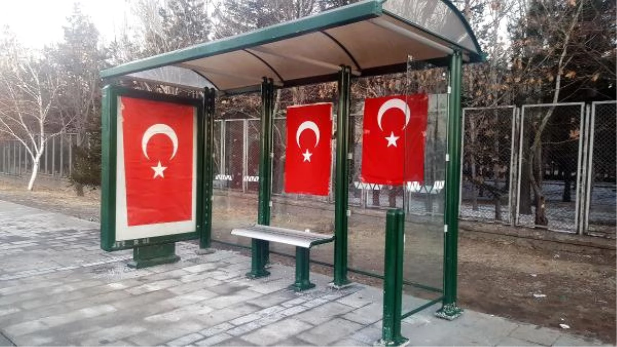 14 Askerin Şehit Olduğu Durak Türk Bayraklarıyla Donatıldı