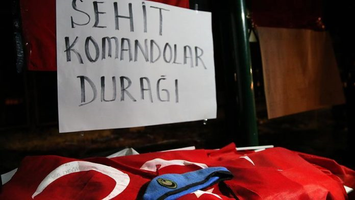 14 Askerin Şehit Olduğu Yere Mavi Bere Bıraktılar