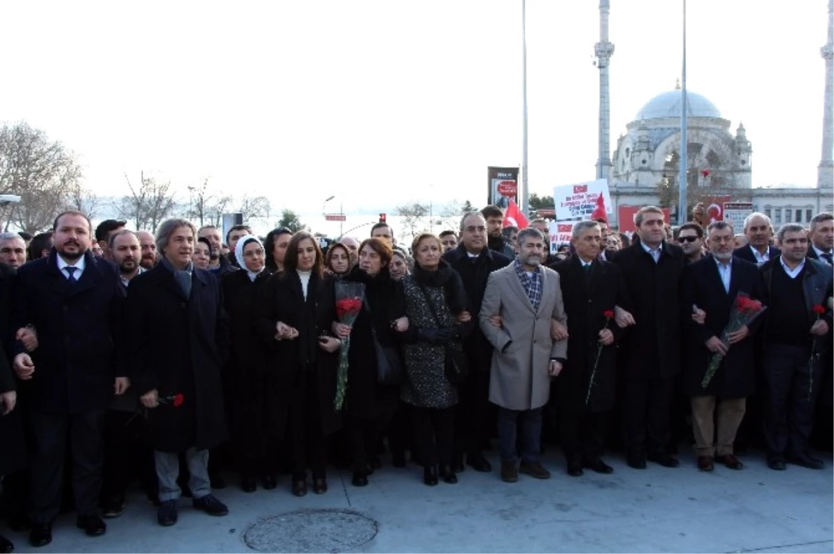 AK Parti İstanbul Milletvekilleri Şehitler Tepesi\'nde Dua Etti
