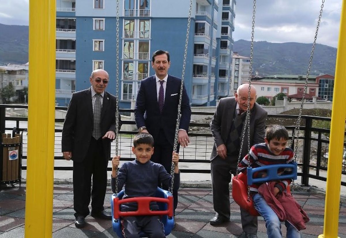 Başkan Tok: "2,5 Yılda 43 Park ve 10 Halı Saha Yaptık"