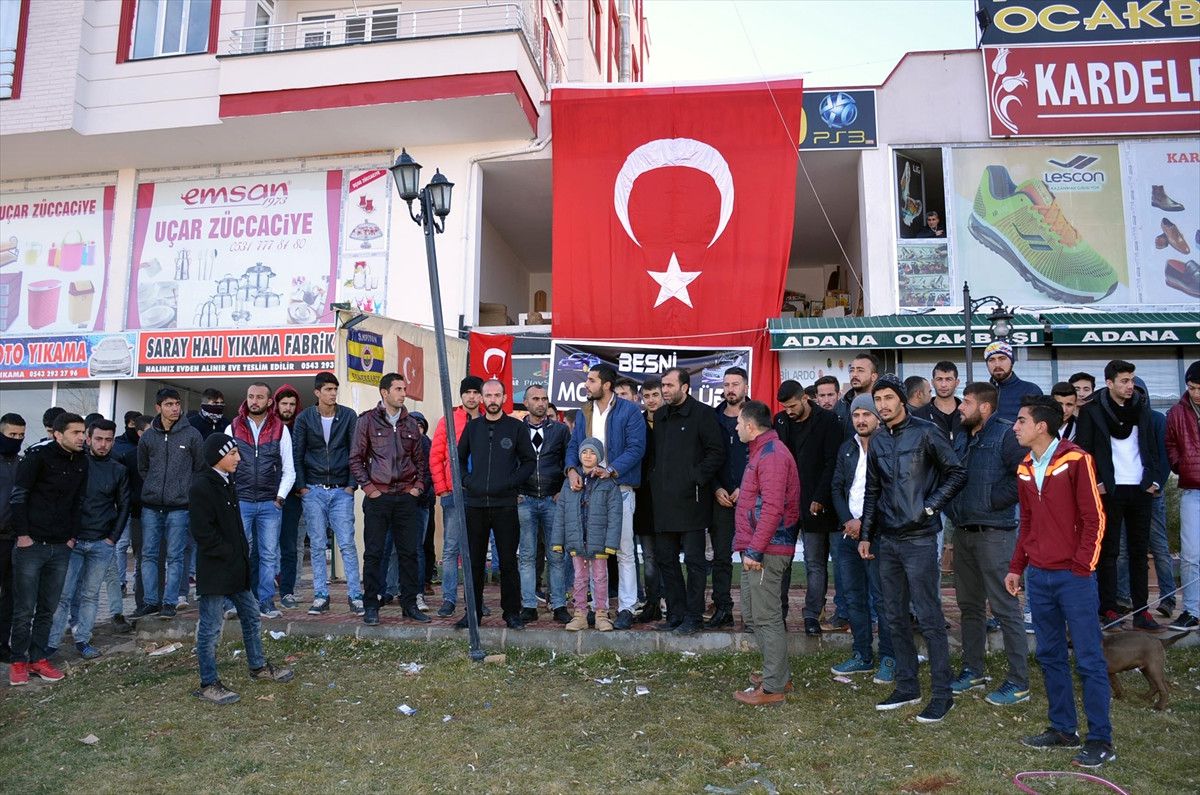 Besnililer Terörü Lanetledi