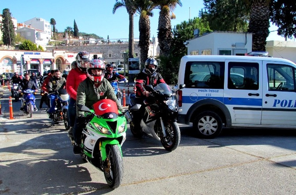 Çeşmeli Motosiklet Tutkunları, Polis ve Askeri Ziyaret Etti