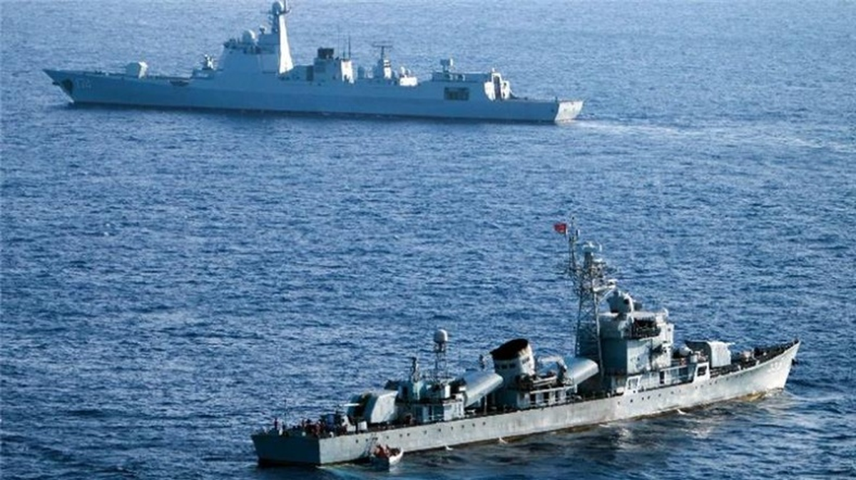 Çin Donanmasının ABD\'ye Ait İnsansız Denizaltıya El Koyması