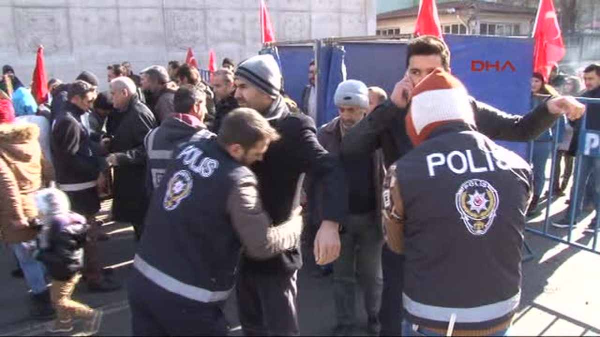 Diyarbakır Metrelerce Uzunluktaki Türk Bayrağıyla Yürüdüler