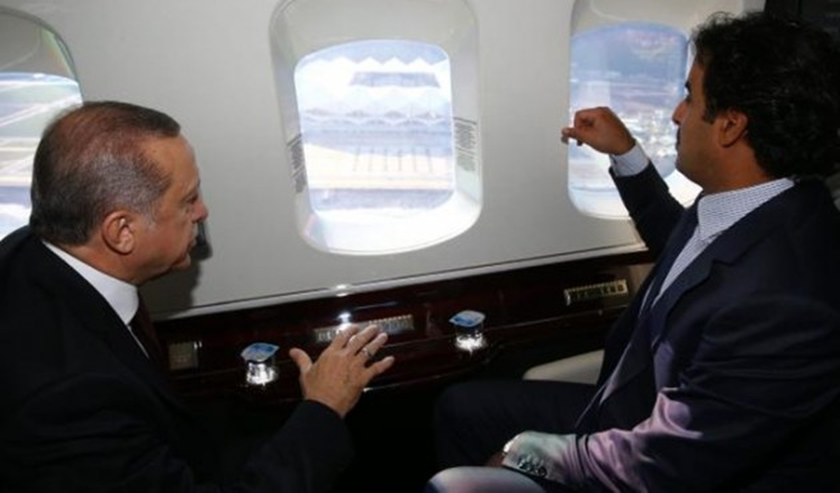 Erdoğan, Katar Emiri\'ni Havalimanında Karşıladı