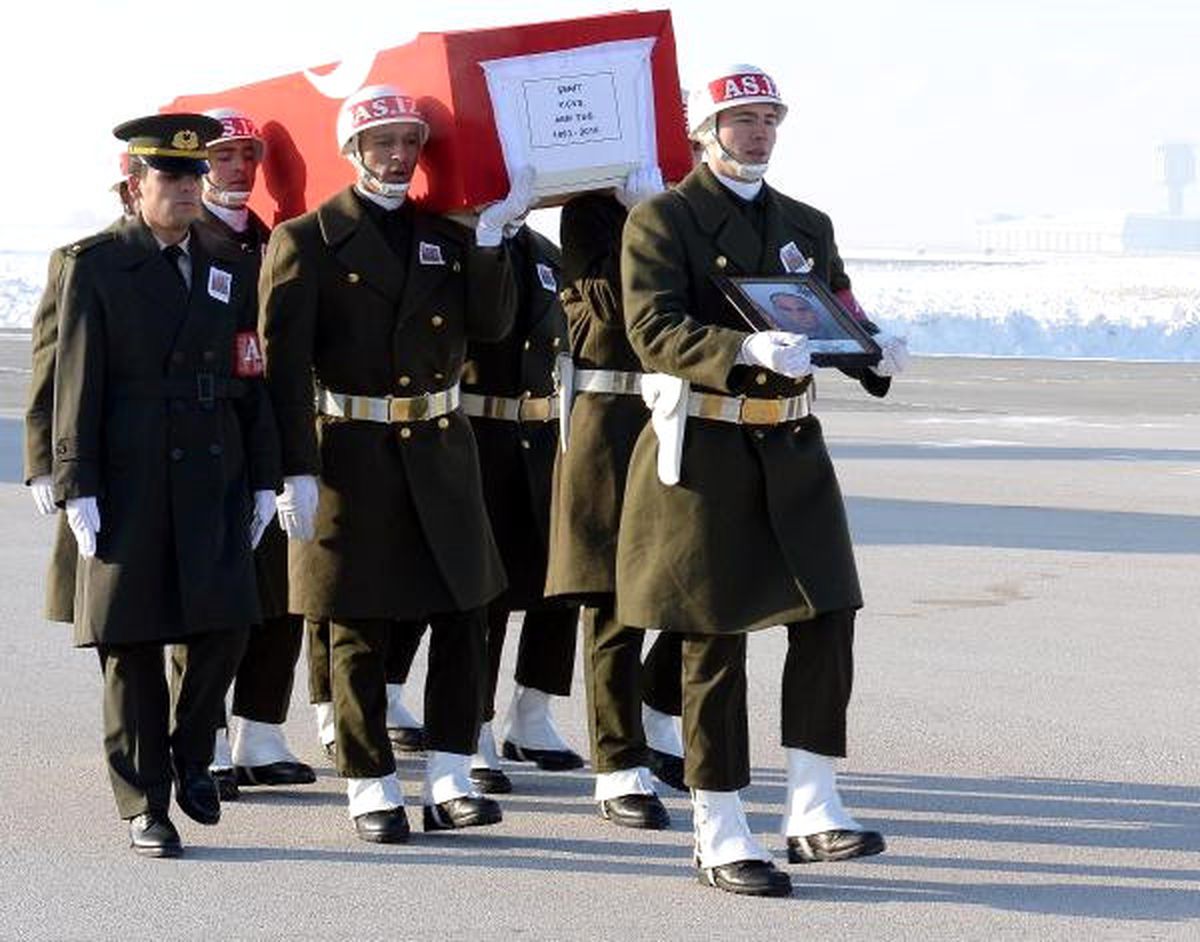Erzurum Şehidini Karşıladı