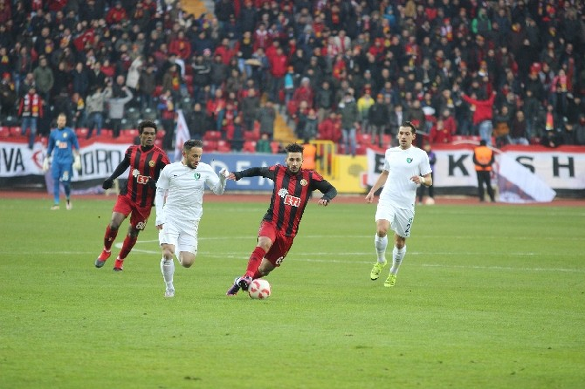 Eskişehirspor Bu Sezon Evindeki İlk Yenilgisini Yaşadı