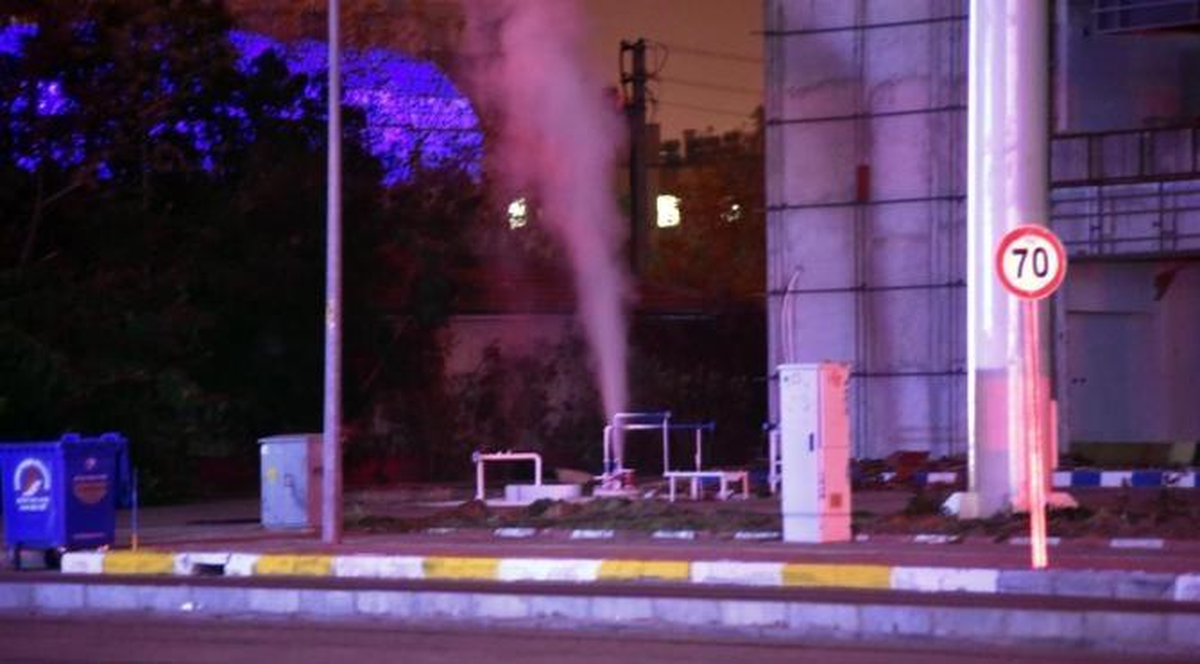 Hırsızların Çalmak İstediği Vana Gevşeyince Gaz, Sokağa Fışkırdı