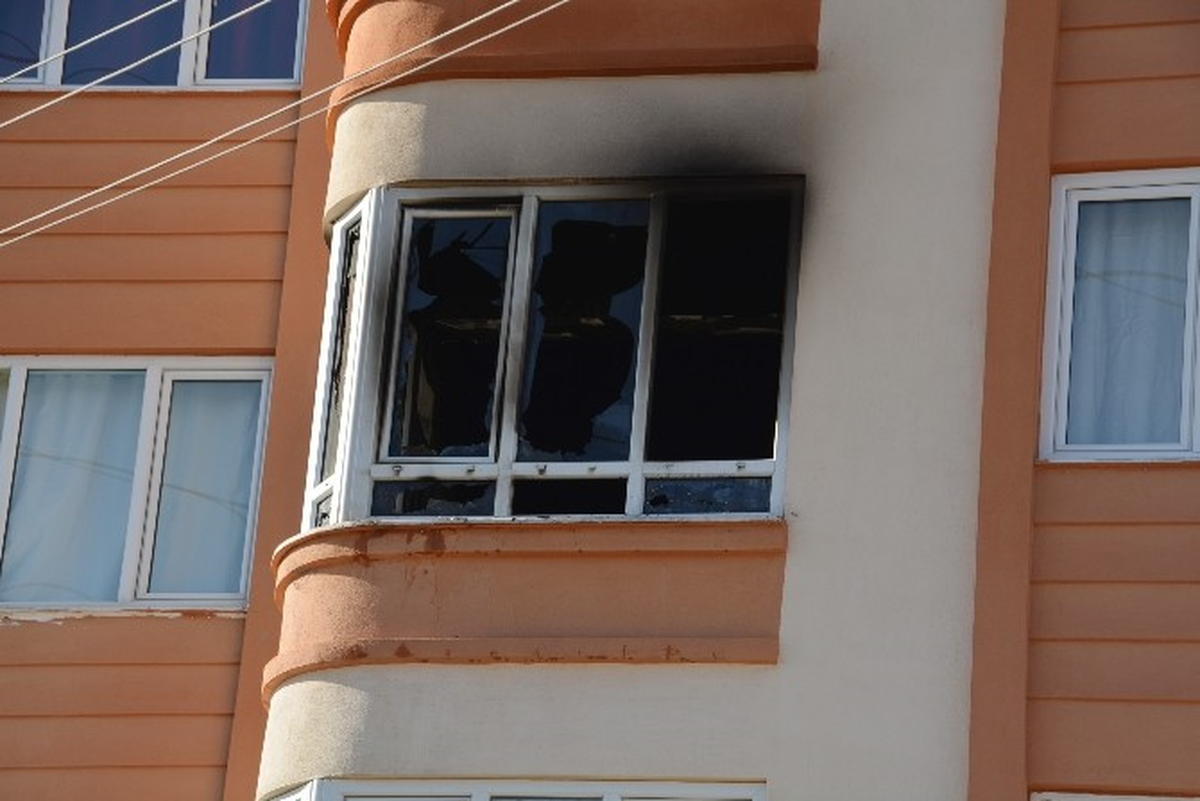 İzmir\'de Çocuk Odasında Yangın Korkuttu