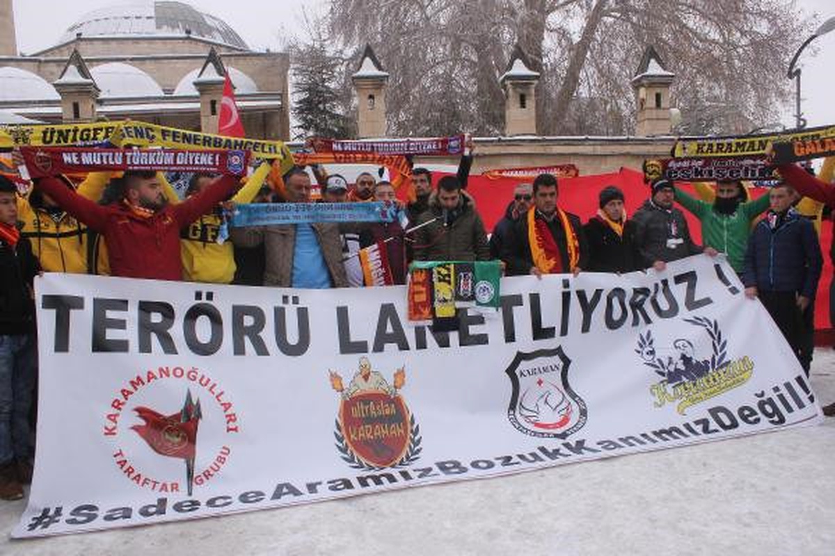 Karaman\'da Futbol Taraftar Gruplarından Teröre Tepki Yürüyüşü