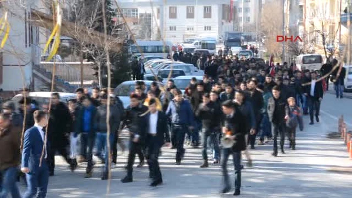 Kayseri\'de Ülkü Ocaklarının Terörü Protesto Yürüyüşü